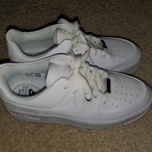 Nike women's Air Force 1 - Picture 2 of 3